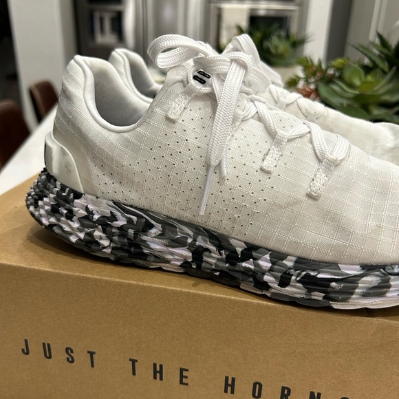 NOBULL White Sneakers with Camouflage Pattern Sole - Picture 1 of 8
